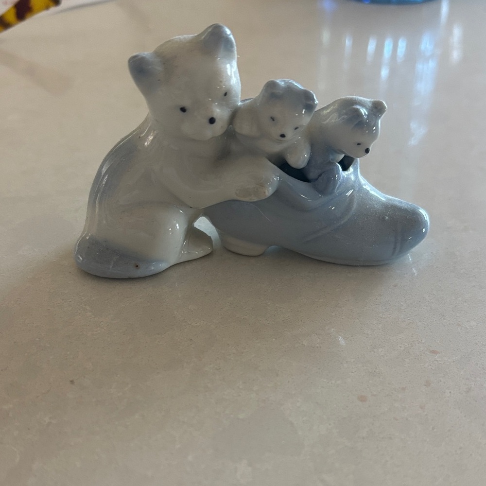 Vintage Japanese 1940s porcelain cat family.